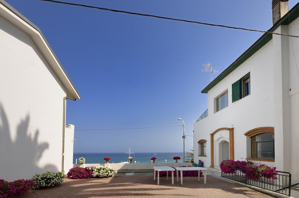 Blue Beach Bussana Nuova Exterior foto