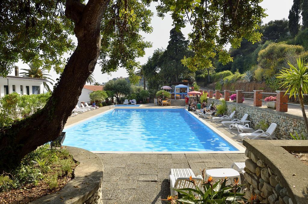 Blue Beach Bussana Nuova Exterior foto