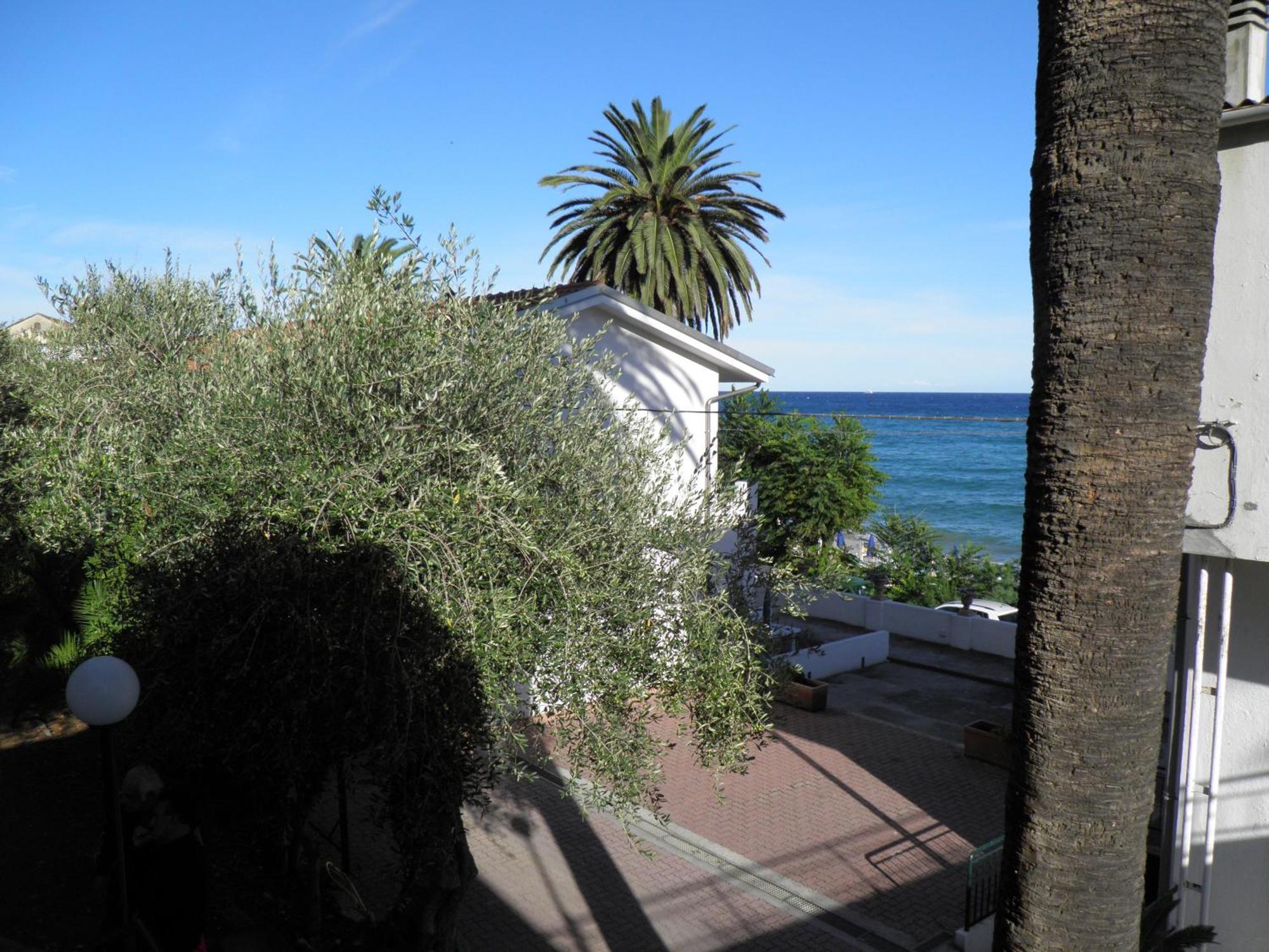 Blue Beach Bussana Nuova Exterior foto